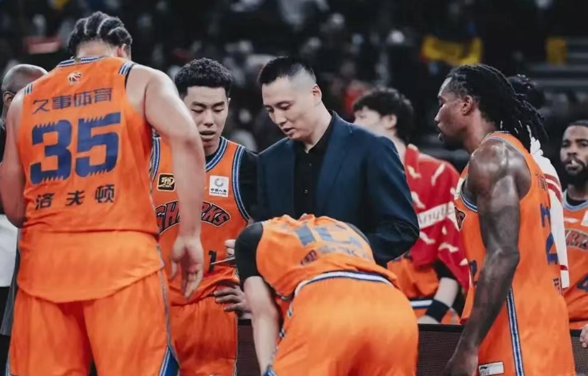 上海男篮试训NBA篮板王和盖帽王，36岁2米13，NBA场均12分10篮板